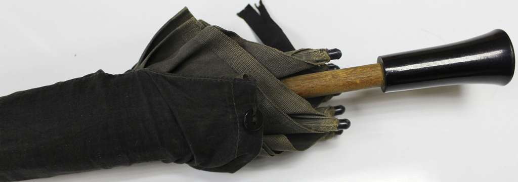 Антикварный винтаж ретро черный зонт в чехле в рабочем состоянии  (начало 20-го века)